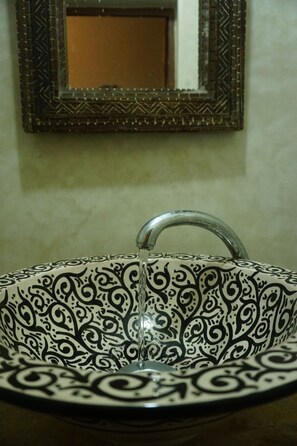 Basic Shared Dormitory | Bathroom - Caban Surf - Hostel (Aourir)