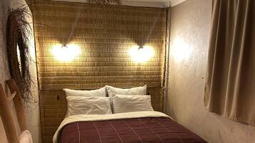 Romantic Double Room | Free WiFi, bed sheets