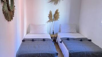 Comfort Triple Room | Free WiFi, bed sheets