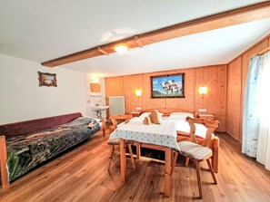 Interior - Lovely apartment in villa for 12 guests with WIFI, TV, patio and panoramic view (Hainzenberg)