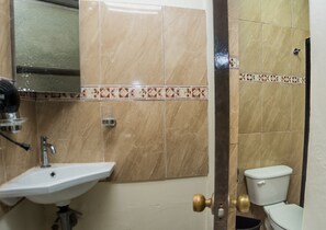 Doccia, asciugacapelli, asciugamani, sapone