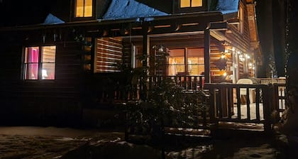 Beautiful log cabin located close to National Park and Lake McCumber