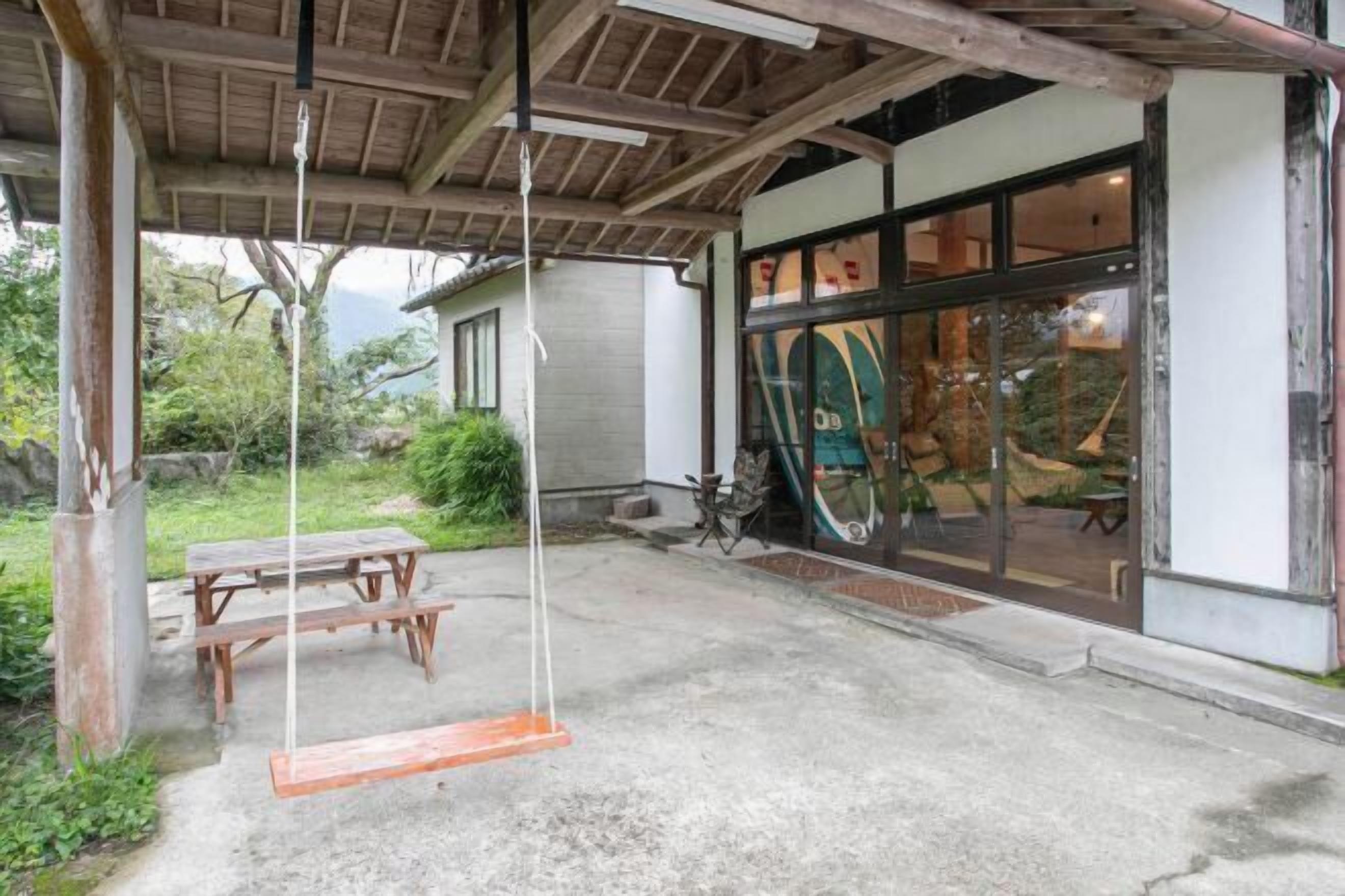 المنشأة من الخارج