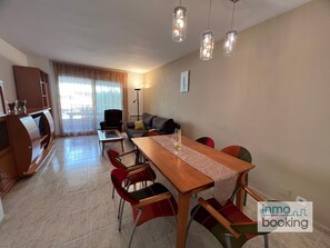 Interior - Inmobooking Villa Elvira, with swimming pool and free parking (salou)