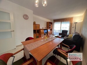 Dining - Inmobooking Villa Elvira, with swimming pool and free parking (salou)