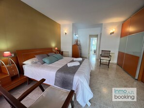 3 Schlafzimmer, Bügeleisen/Bügelbrett, Bettwäsche