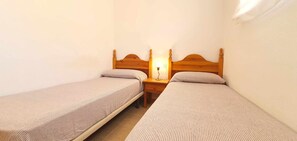 2 dormitorios, tabla de planchar con plancha, wifi gratis y ropa de cama