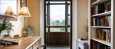 المنشأة من الداخل