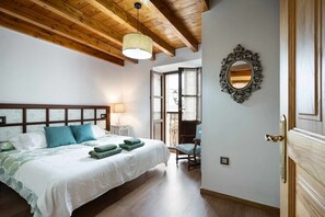 5 bedrooms, iron/ironing board, travel crib, WiFi