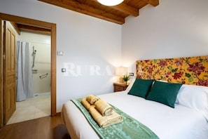 5 bedrooms, iron/ironing board