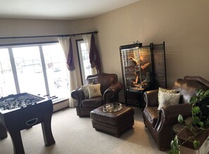 Game room - Majestic executive home with hot tub and pool table (Red Deer)