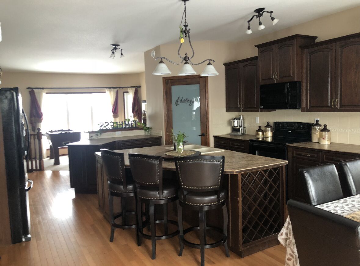 Réfrigérateur, micro-ondes, plaque de cuisson, lave-vaisselle