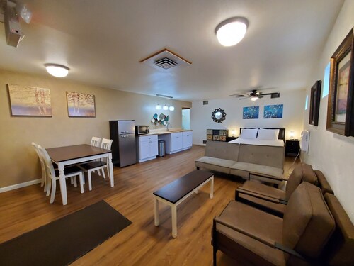 Majestic Mountain Paradise on the Mighty Columbia River