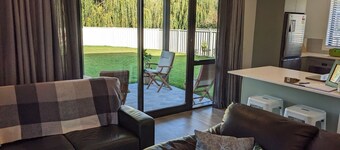 Cozy Cottage on Begg Lane