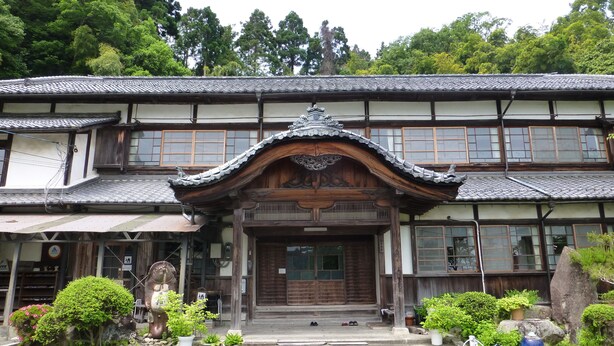 A traditional Japanese building with a wooden entrance, multiple windows, and a tiled roof. - Omihachiman Youth Hostel (Omihachiman)