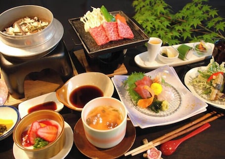 Food and drink. Tsurunoyu Onsen
