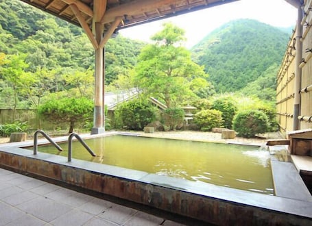Spa. Tsurunoyu Onsen