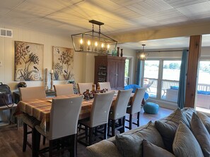 Dining - LAKEFRONT HOME WITH AN AMAZING LAKESIDE DECK ONLY 1 HOUR FROM COLLEGE STATION. (Hilltop Lakes)