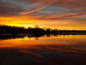 Beach - LAKEFRONT HOME WITH AN AMAZING LAKESIDE DECK ONLY 1 HOUR FROM COLLEGE STATION. (Hilltop Lakes)