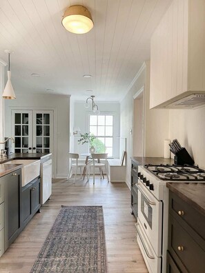 Fridge, microwave, oven, stovetop - Funky 3BR Cottage w/ Private Mini Golf + Fire Pit (Dallas)