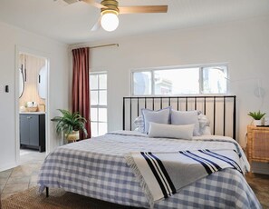 3 bedrooms, desk, iron/ironing board, free WiFi