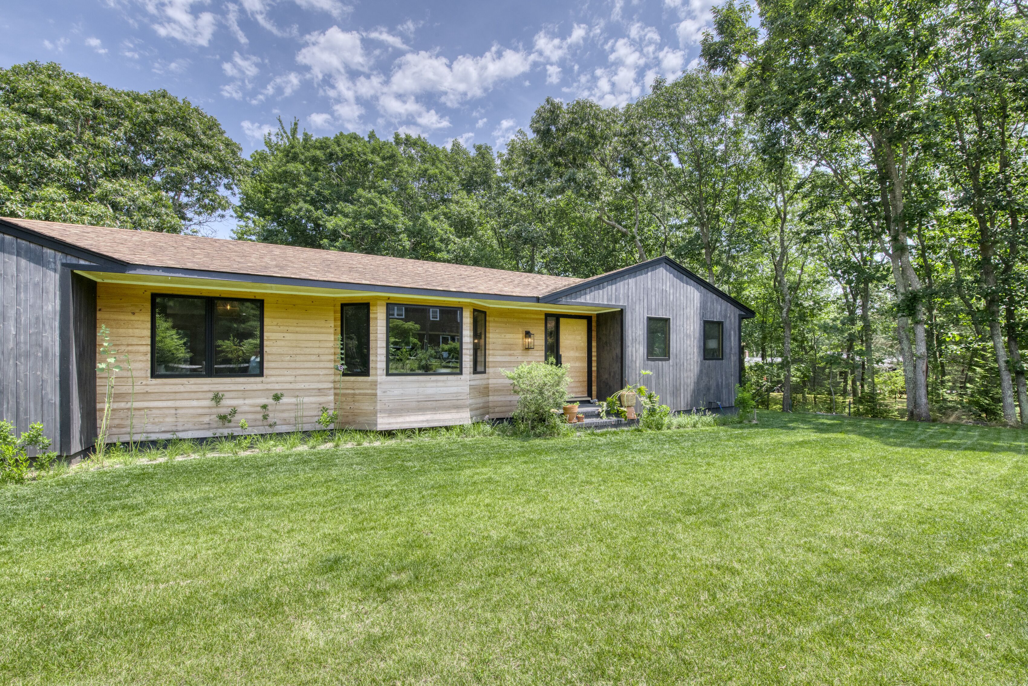 Beach Bungalow close to the Beach!