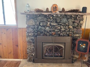 Interior - Little Red Cabin In The Prescott Mountains (Prescott)