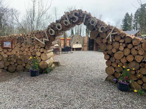 2-Bed Apartment Sleeps 6 with Parking