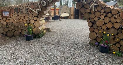 2-Bed Apartment Sleeps 6 with Parking