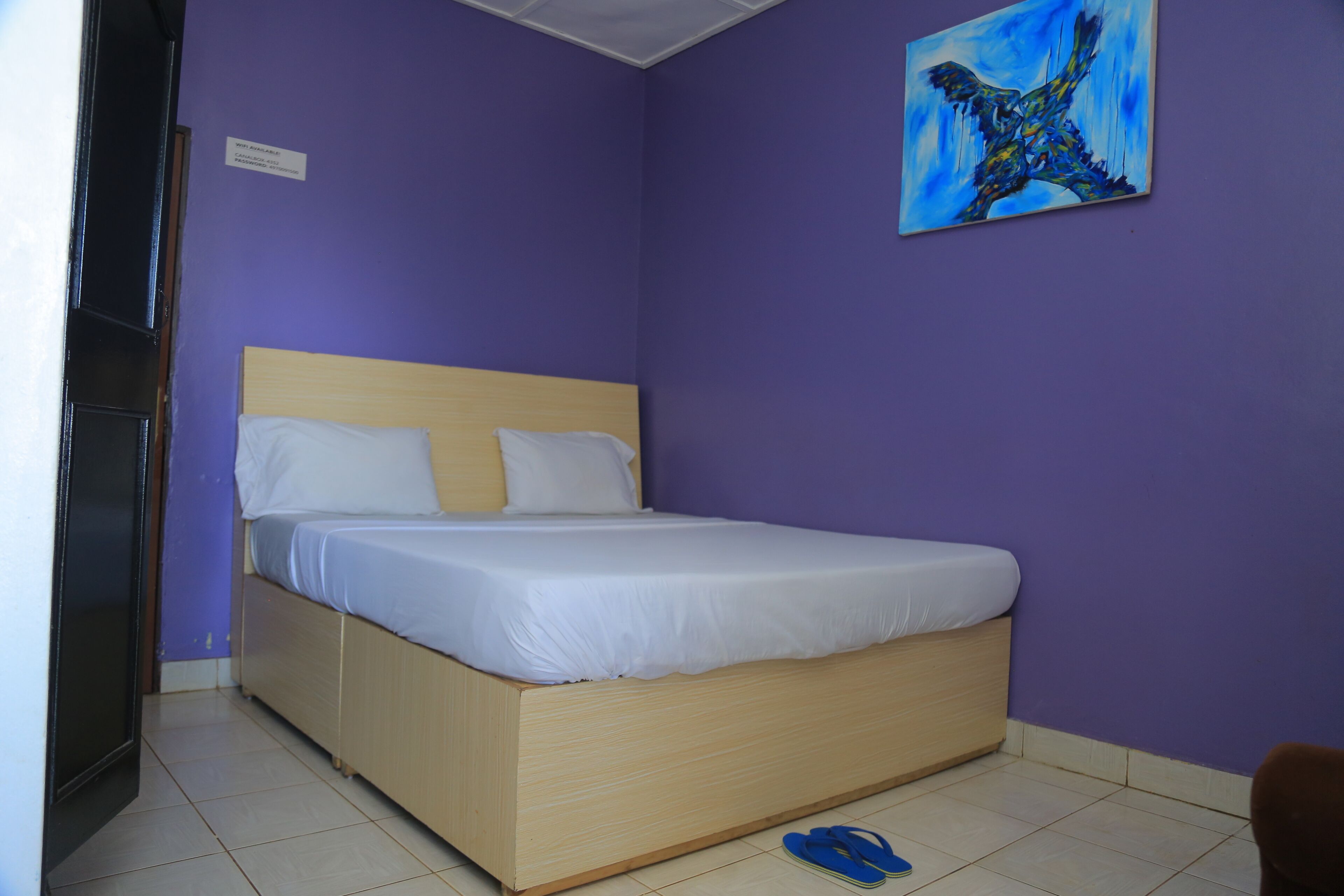 6 bedrooms, iron/ironing board, WiFi, bed sheets