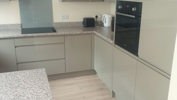 A modern kitchen with a built-in oven, a coffee maker, and a toaster on the countertop. - House - Sleeps 5 - Pets Ok - Parking - Garden (Bristol)