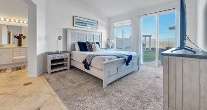 Private room/bathroom. Enjoy this beautiful view!