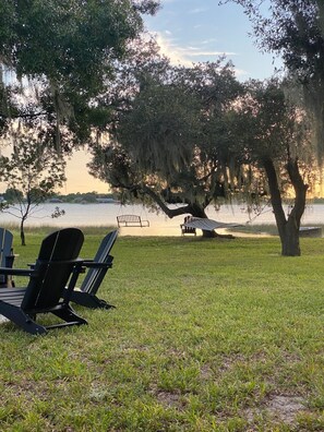 المنطقة المحيطة بالمنشأة