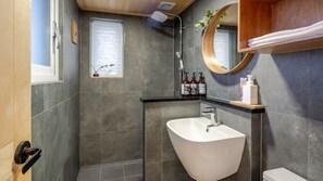 2 bedrooms, free WiFi