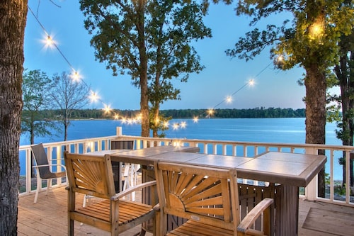 2 Acre Lake Front ~Deck~Dock~Kayaks~Beach~Swimming