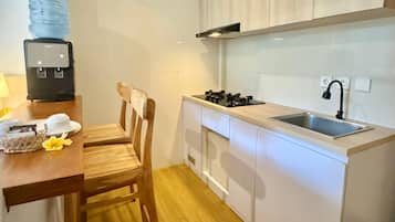 Departamento estándar | Cocina privada | Frigobar y toallas de papel