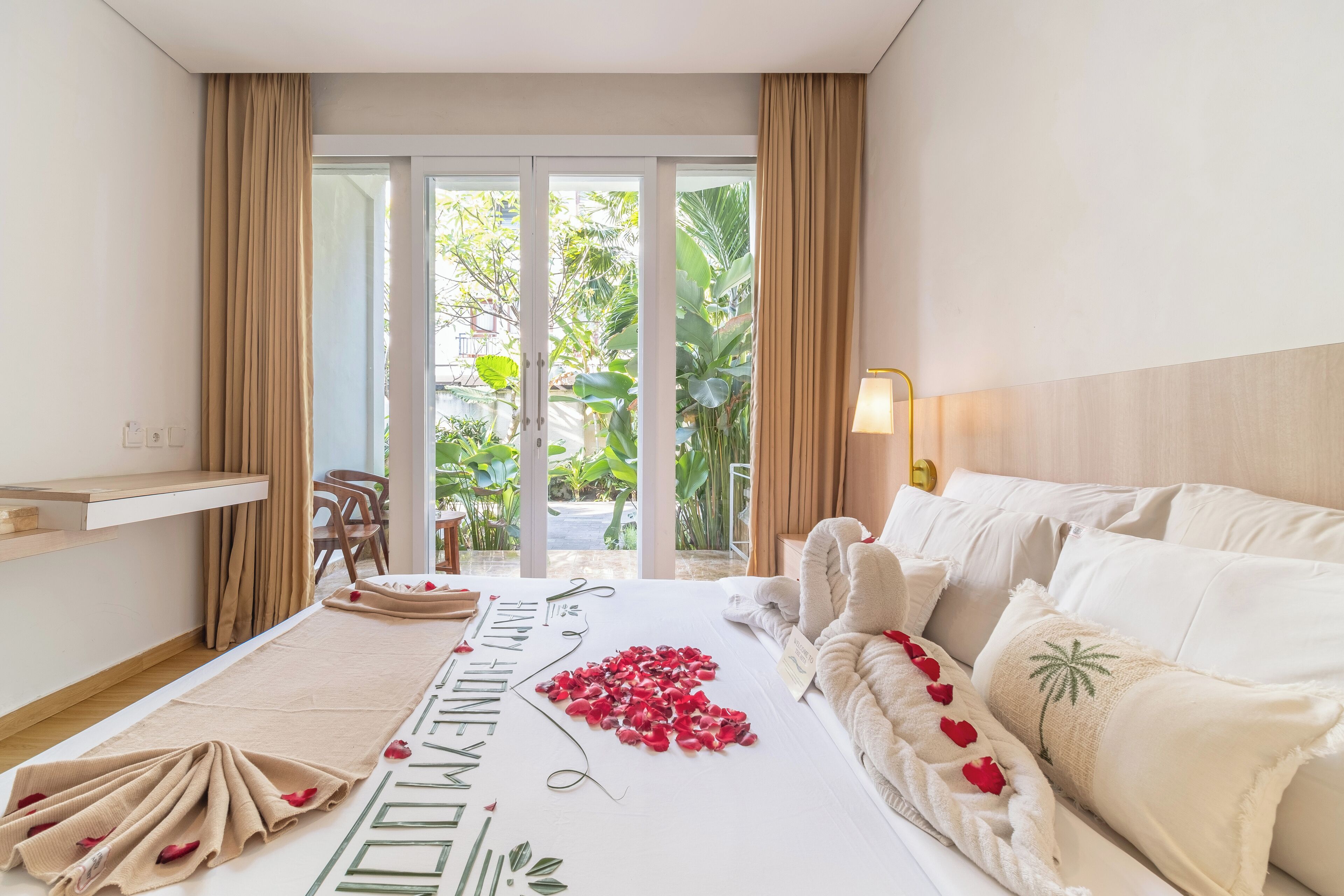 Ropa de cama de alta calidad, decoración personalizada y escritorio 