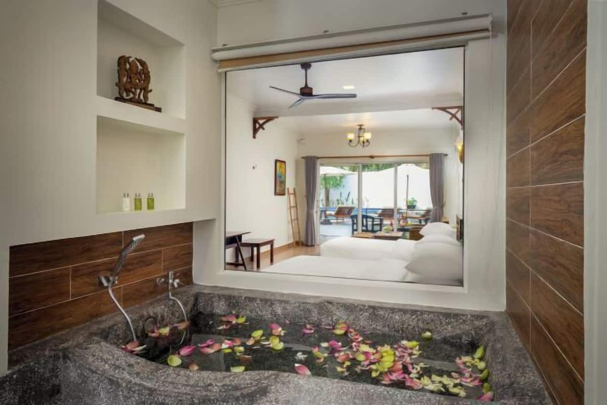 1 bedroom, Tempur-Pedic beds, minibar, in-room safe