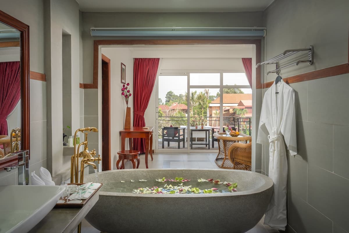 Royal Suite, Bathtub, Pool View | Deep soaking bathtub
