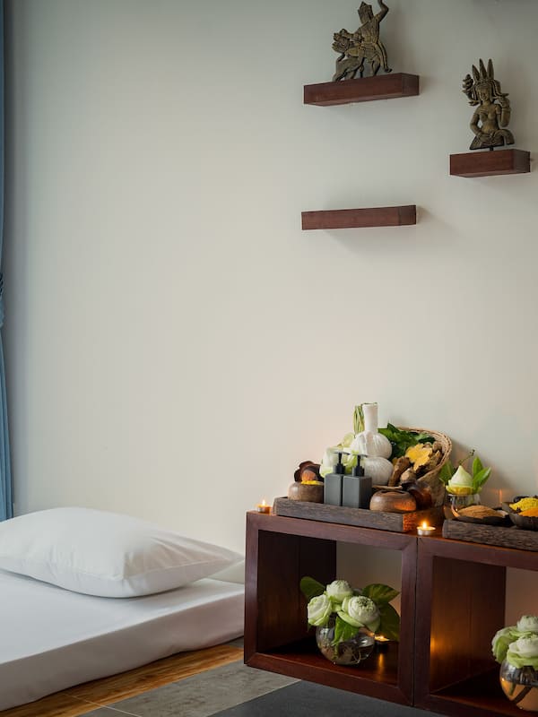 Couples treatment rooms, body treatments, aromatherapy