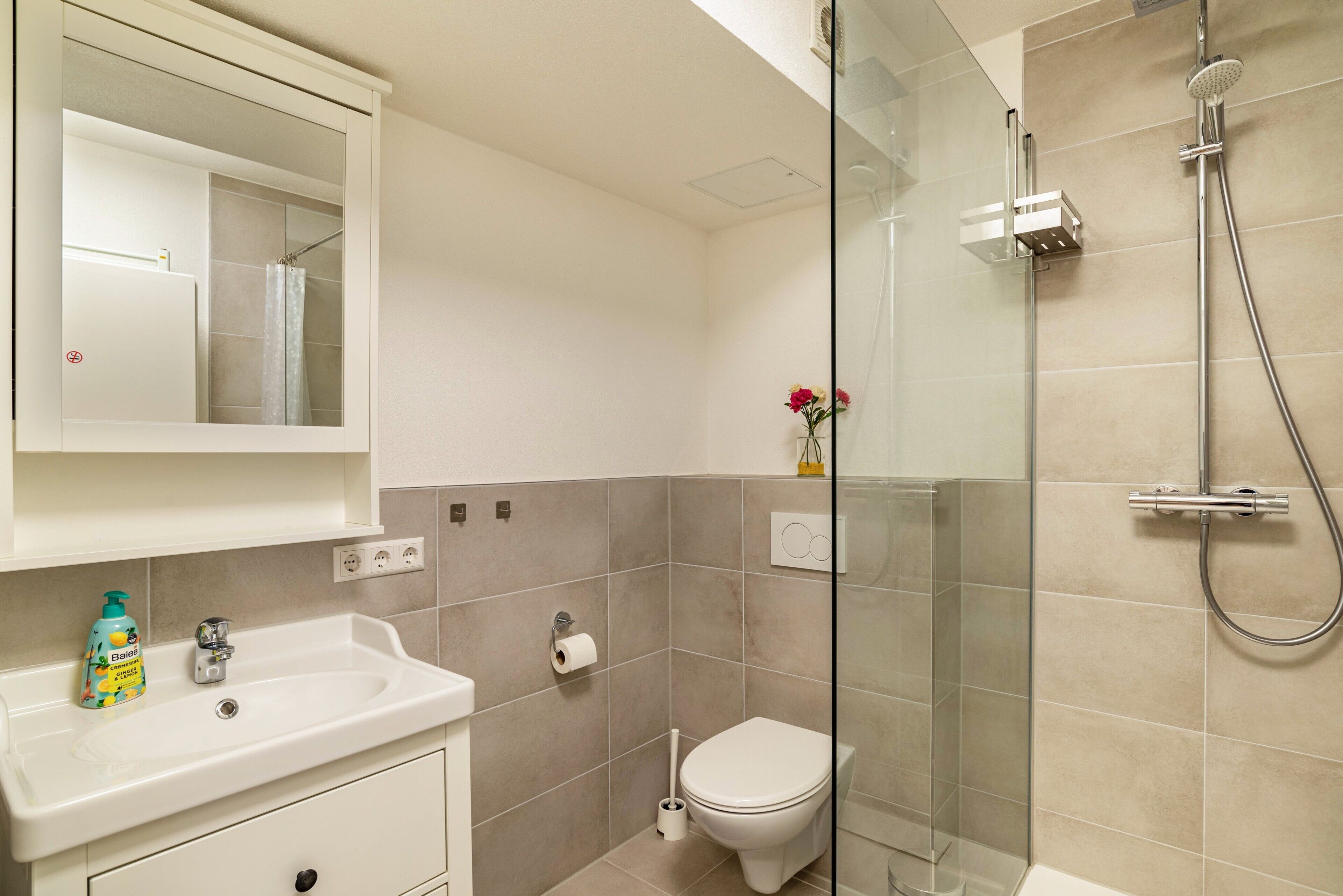 Shower, towels