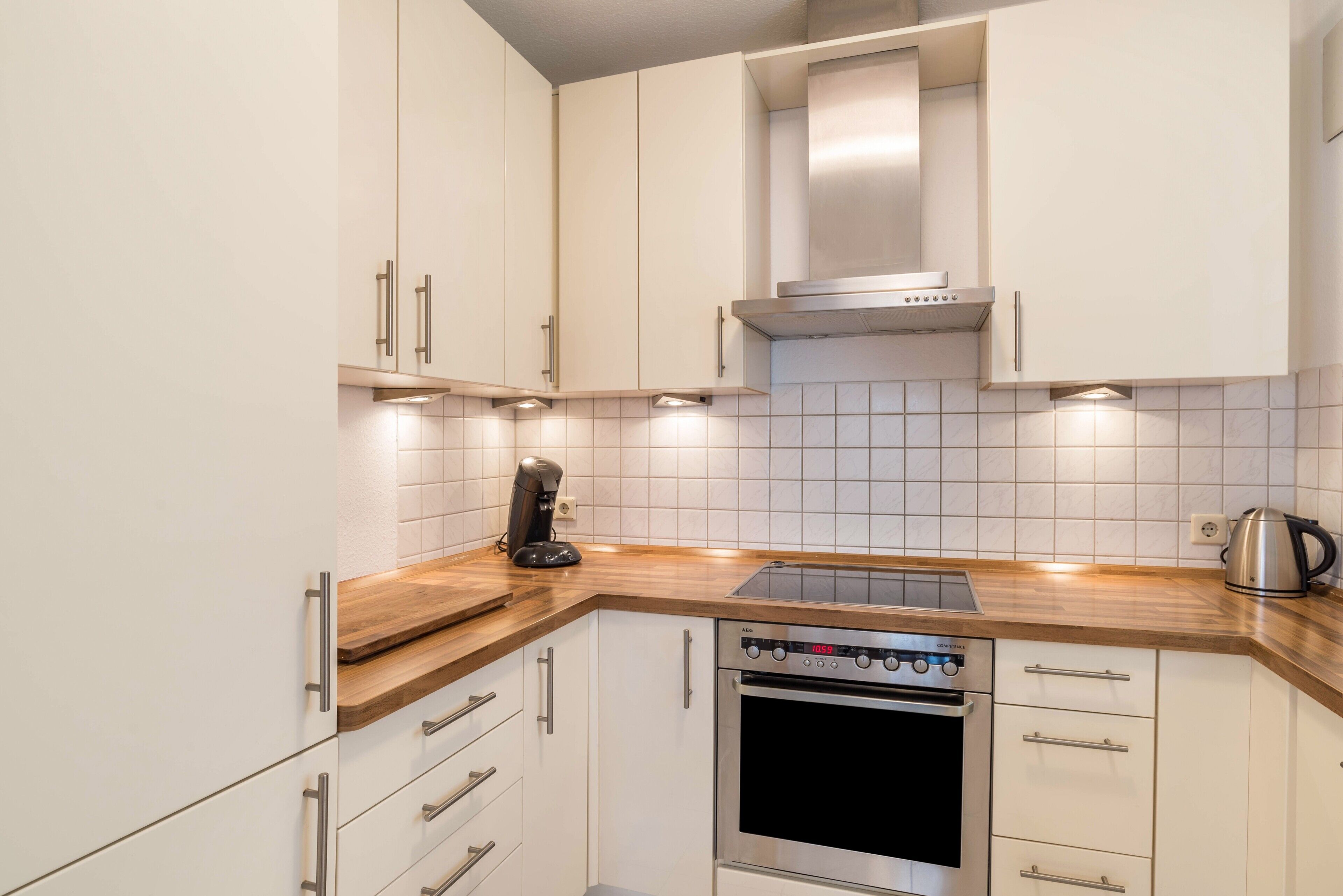 Refrigerador, horno, placa de cocina, lavavajillas