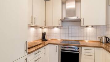 Refrigerador, horno, placa de cocina, lavavajillas