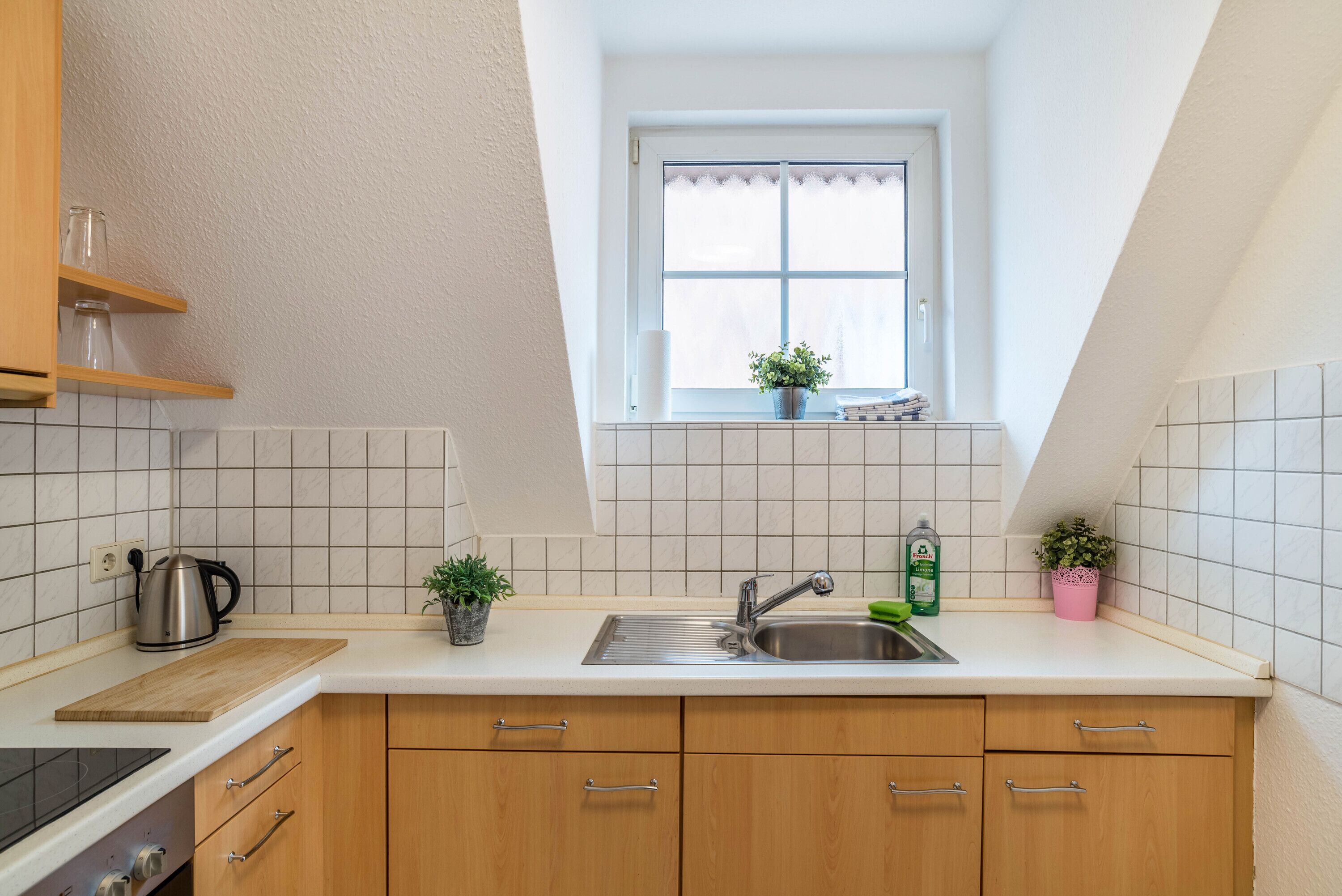 Frigorífic, forn, placa de cuina i bullidora elèctrica 