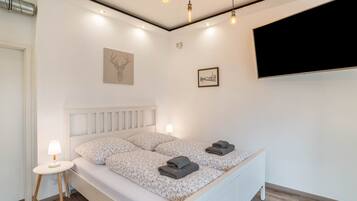 WiFi (free), bed sheets