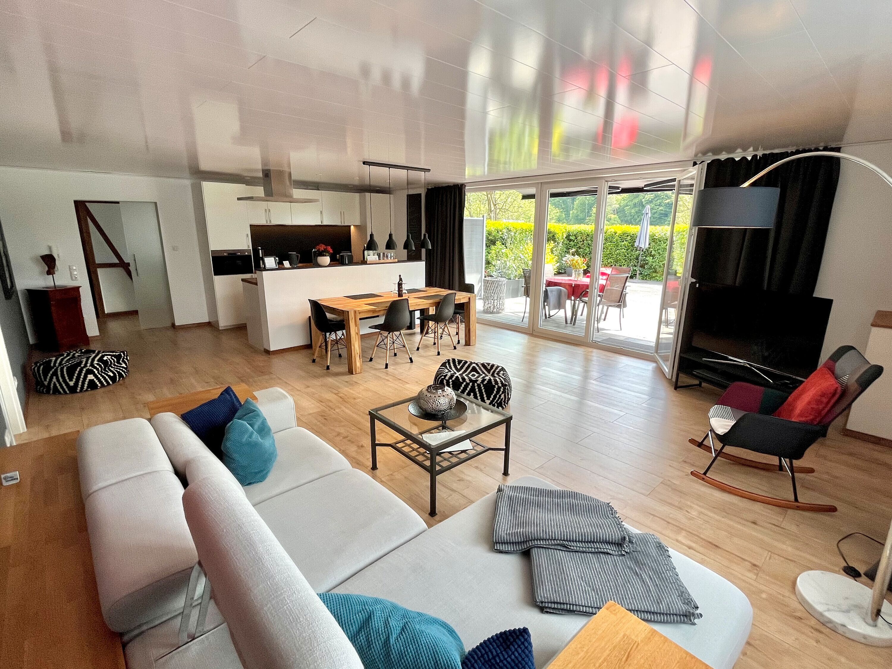 تلفزيون، مشغل دي في دي، ستيريو