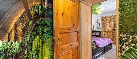 1 bedroom, desk, free WiFi, bed sheets