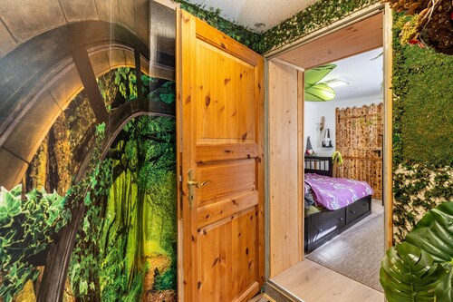 Studio Apartment 'Hobbit Lounge' with Shared Pool, Private Terrace and Wi-Fi