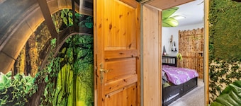 Studio Apartment 'Hobbit Lounge' with Shared Pool, Private Terrace and Wi-Fi