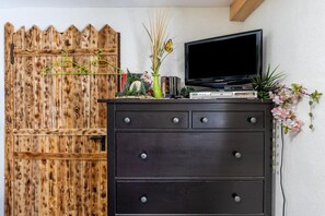 Interior - Studio Apartment 'Hobbit Lounge' with Shared Pool, Private Terrace and Wi-Fi (Eppingen)